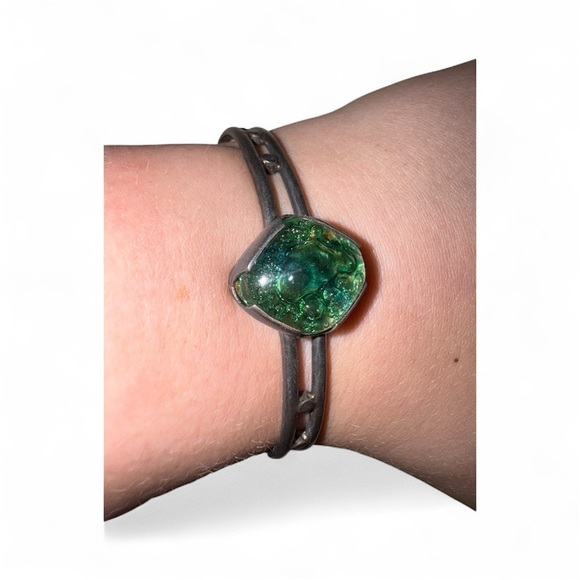 Elegant Green Stone Bracelet - Picture 2 of 2